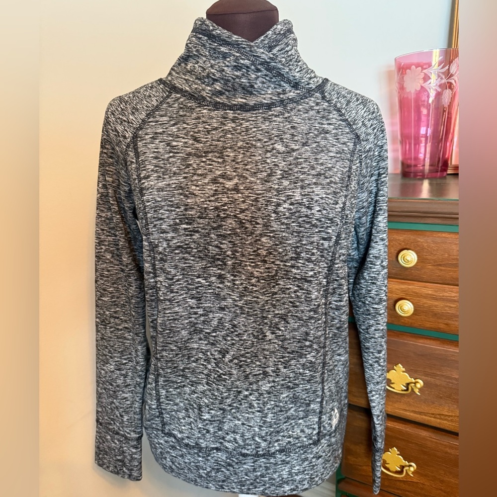 Women’s athletic wear pullover sweatshirt
